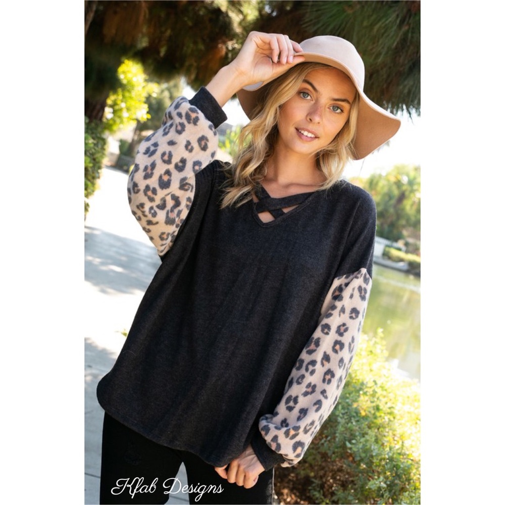 ❤️LAST 1! Soft Lace Up V Neck Animal Print Top! - Picture 6 of 14